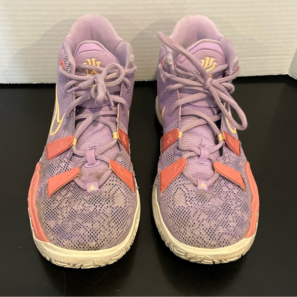 🌟🌟Nike Kyrie Purple and Orange Sneakers size 6.5 Y
